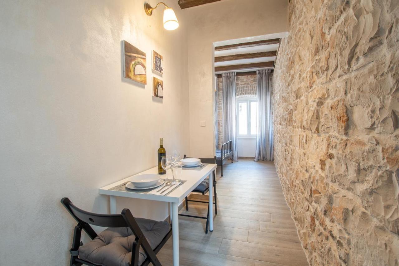 Apartments Nesatcium Pula Exterior photo